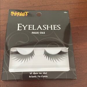 Spirit Halloween Eyelashes NWT